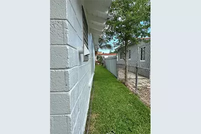 2400 NW 15th St, Miami, FL 33125 - Photo 21