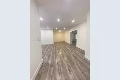2400 NW 15th St, Miami, FL 33125 - Photo 11