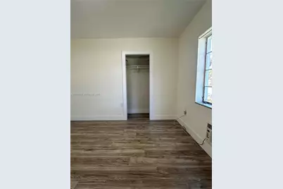 2400 NW 15th St, Miami, FL 33125 - Photo 15