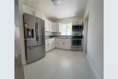 2400 NW 15th St, Miami, FL 33125 - Photo 9