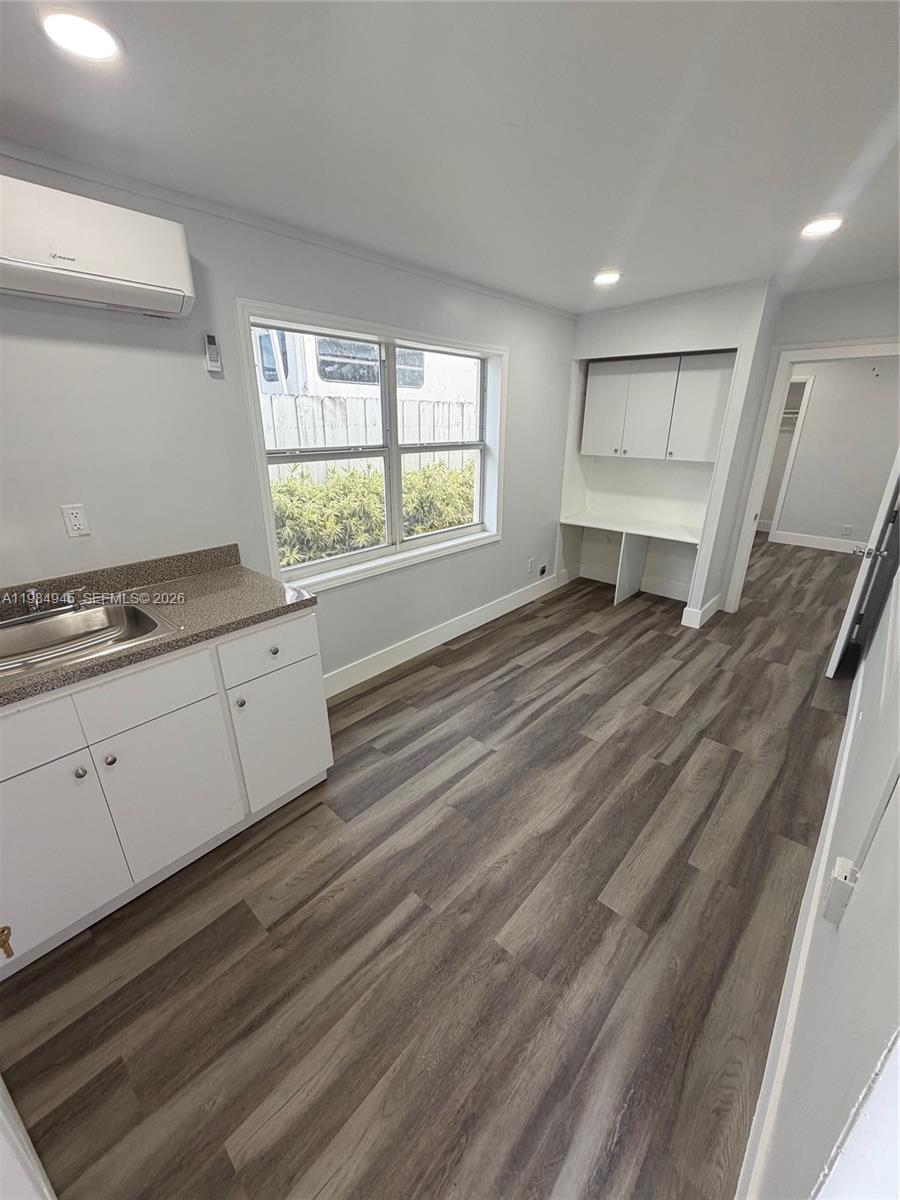 531 NE 58th St #3 main architectural view