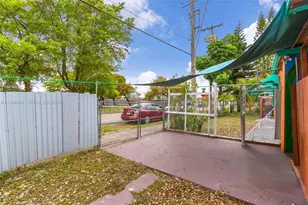 2490 NW 59th St, Miami, FL 33142 - Photo 17