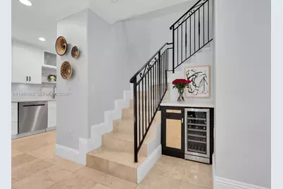 3273 Matilda St, Miami, FL 33133 - Photo 9