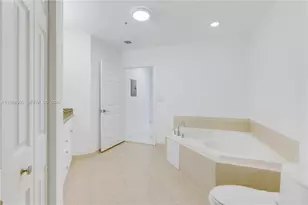 3001 NE 185th St, Aventura, FL 33180 - Photo 29