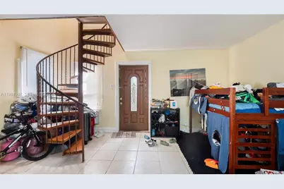 898 NE 39th St, Oakland Park, FL 33334 - Photo 3