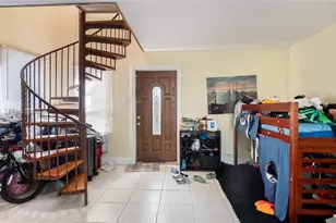 898 NE 39th St, Oakland Park, FL 33334 - Photo 3