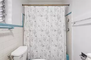 898 NE 39th St, Oakland Park, FL 33334 - Photo 7