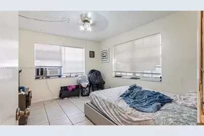 898 NE 39th St, Oakland Park, FL 33334 - Photo 25