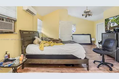 898 NE 39th St, Oakland Park, FL 33334 - Photo 9