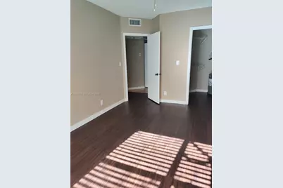 8290 Lake Dr #509, Doral, FL 33166 - Photo 7