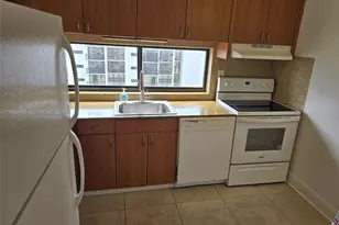 16919 N Bay Rd, Sunny Isles Beach, FL 33160 - Photo 9