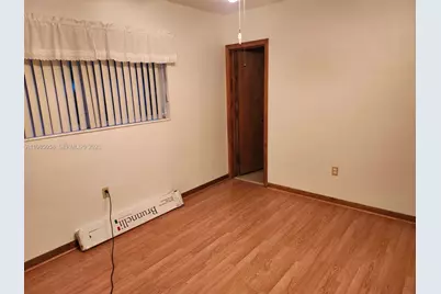 690 NW 19th St, Homestead, FL 33030 - Photo 5