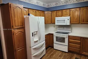 690 NW 19th St, Homestead, FL 33030 - Photo 3