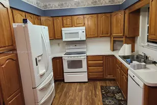 690 NW 19th St, Homestead, FL 33030 - Photo 1