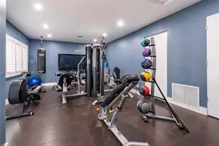 302 N Highland Dr, Hollywood, FL 33021 - Photo 29