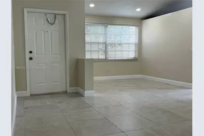 15686 NW 12th Mnr #15686, Pembroke Pines, FL 33028 - Photo 3