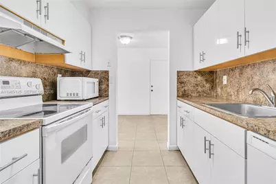7201 Miami Lakes Dr #B14, Miami Lakes, FL 33014 - Photo 9