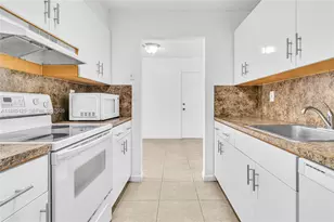 7201 Miami Lakes Dr, Miami Lakes, FL 33014 - Photo 9