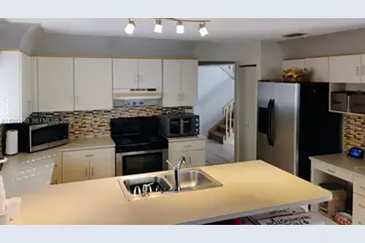 5920 York Ln, Davie, FL 33331 - Photo 7