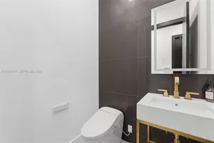 301 NE 27th Dr, Wilton Manors, FL 33334 - Photo 17