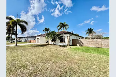 20449 SW 328th St, Homestead, FL 33030 - Photo 5