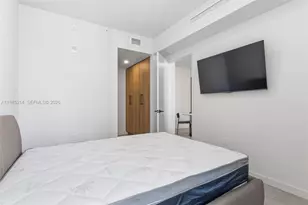 121 NE 5th St, Miami, FL 33132 - Photo 9