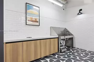 121 NE 5th St, Miami, FL 33132 - Photo 33