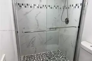 6055 W 19th Ave, Hialeah, FL 33012 - Photo 11