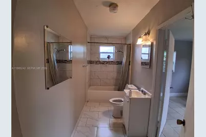 880 NW 129th St, North Miami, FL 33168 - Photo 31