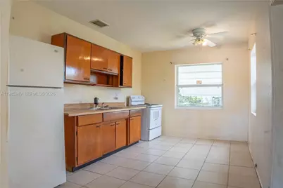 3230 SW 47th Ave, West Park, FL 33023 - Photo 9