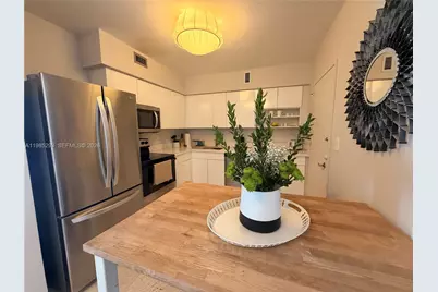 5700 Collins Ave #11A, Miami Beach, FL 33140 - Photo 13