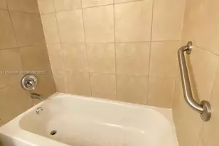 8290 Lake Dr, Doral, FL 33166 - Photo 15