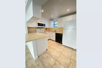 8290 Lake Dr #449, Doral, FL 33166 - Photo 5