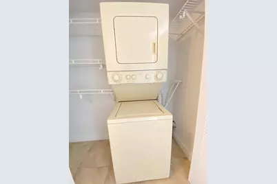 8290 Lake Dr #449, Doral, FL 33166 - Photo 11