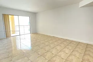 8290 Lake Dr, Doral, FL 33166 - Photo 9