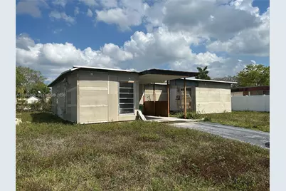 7802 NW 68th Ter, Tamarac, FL 33321 - Photo 1