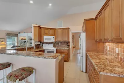 4927 NW 67th Ave, Lauderhill, FL 33319 - Photo 9