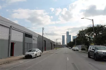 611 NW 11th St, Miami, FL 33136 - Photo 3