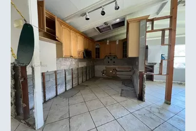 3661 Bernice Ln, Sarasota, FL 34238 - Photo 5