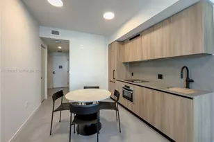 121 NE 5th St, Miami, FL 33132 - Photo 5