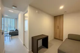 121 NE 5th St, Miami, FL 33132 - Photo 17