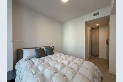 121 NE 5th St #2211, Miami, FL 33132 - Photo 13