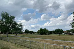 425 W Park Dr, Miami, FL 33172 - Photo 5