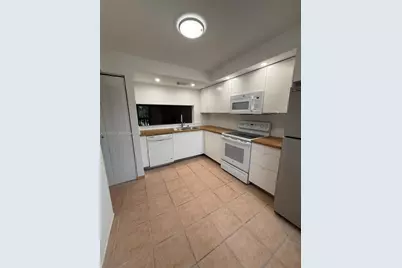 425 W Park Dr #9, Miami, FL 33172 - Photo 9