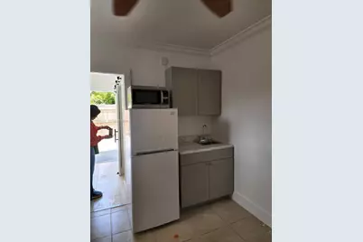 8871 NW 15th St #REAR, Pembroke Pines, FL 33024 - Photo 3