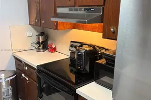 571 NW 107th Ave, Miami, FL 33172 - Photo 3