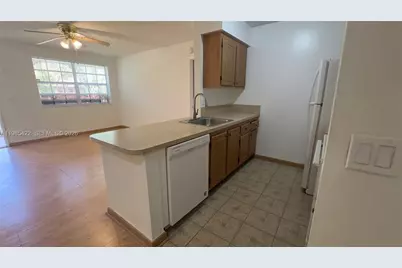 10480 NW 8th St #201, Pembroke Pines, FL 33026 - Photo 9