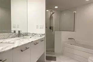 55 SE 6th St, Miami, FL 33131 - Photo 9