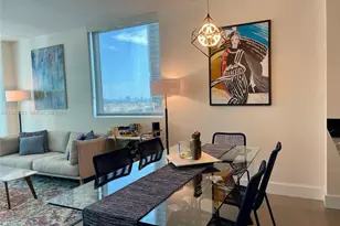 55 SE 6th St, Miami, FL 33131 - Photo 3