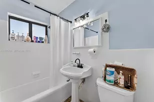 440 E 37th St, Hialeah, FL 33013 - Photo 11